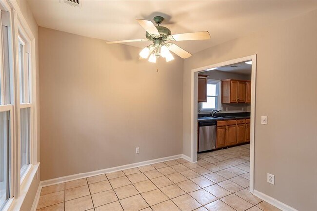 Building Photo - 705 Oxford Crest Ct NW