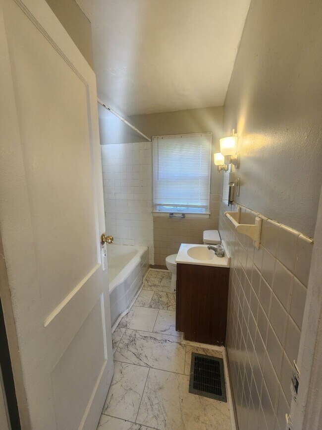 Building Photo - Newly Remolded Spacious Two Bedroom Single Family Near 38th and Sherman