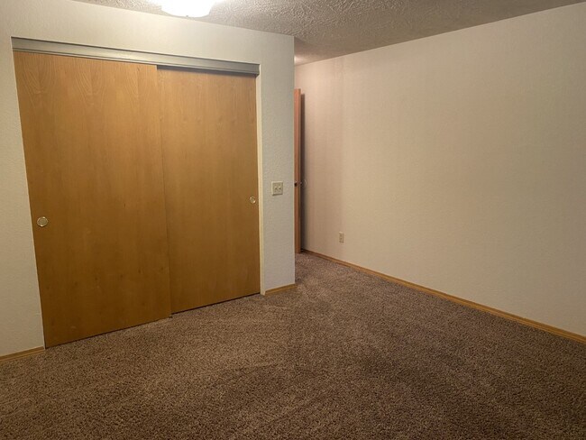 Building Photo - 1465 Woodside Ct SE