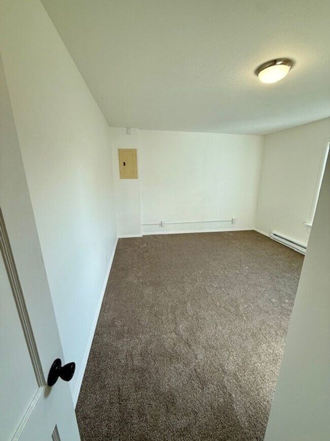 Building Photo - Newly Renovated 2-Bedroom Home – Pet Friendly!