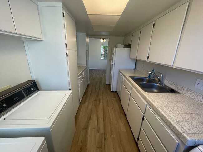 Building Photo - Cute 3 Bedroom Townhome close to UNR