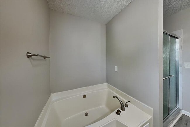 Building Photo - 107 Ivy Trace Ln