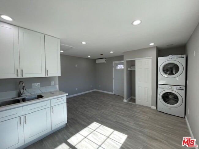 Building Photo - 2615 Elizondo Ave