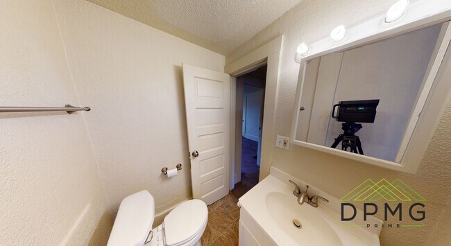 Building Photo - 325 E Hillsdale St