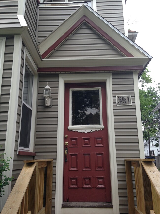 Building Photo - 351 S Goodman St