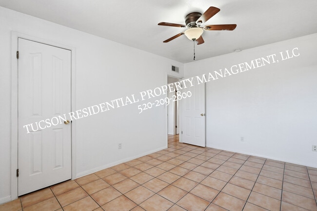 Building Photo - 2402 S Calle Yucatan