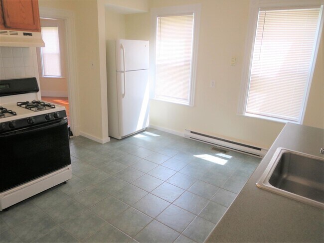 Building Photo - 324 Highland Ave