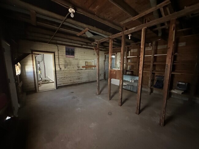 Building Photo - 109 E Jackson St