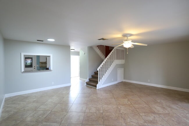 Building Photo - 1715 Woodbridge Lakes Cir