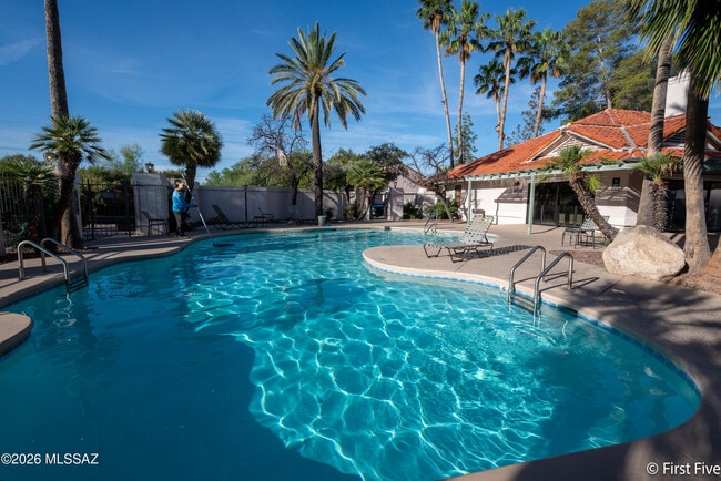 Building Photo - 6470 N Tierra De Las Catalinas
