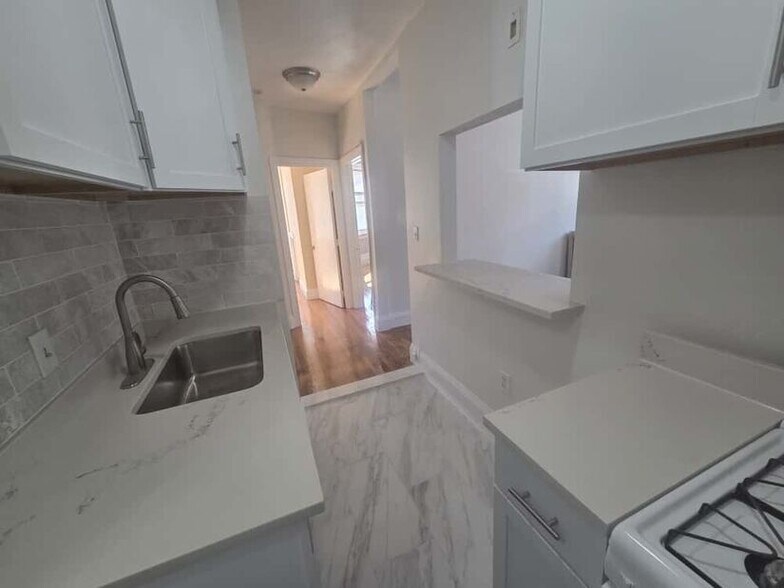 Building Photo - 100 Saint Marys St