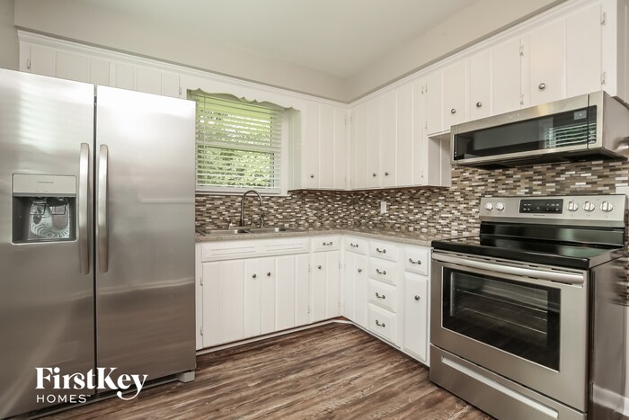 Building Photo - 3710 Plantation Dr