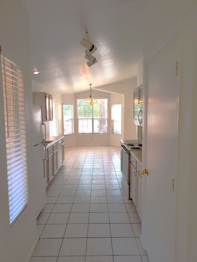 Building Photo - AVAILABLE NOW IN CLEMENTE RANCH!!!!