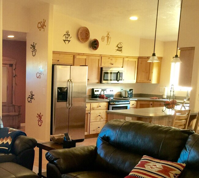 Building Photo - 3366 Oleander Ln