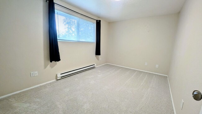 Building Photo - Eastmont Duplex with large fenced yard and...