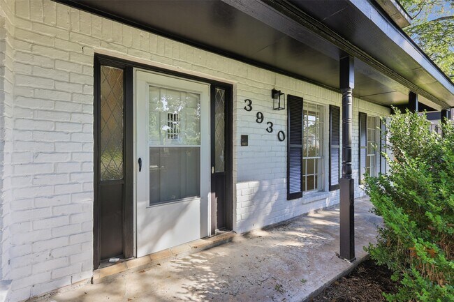 Building Photo - 3930 Cypress Hill Dr