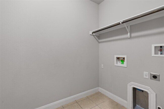 Building Photo - 15601 Cabrillo Way