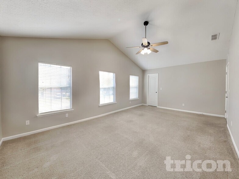 Building Photo - 10818 Birchard Ln