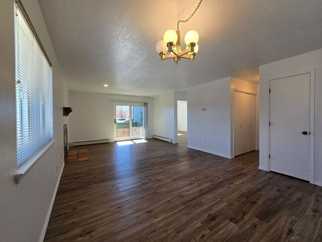 Building Photo - 1300 Iris St