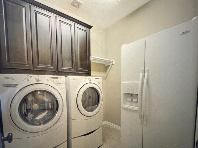 Building Photo - 2414 Sweetwater Ln