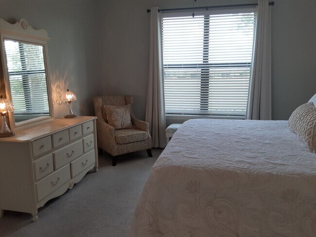 Building Photo - Annual/Seasonal/short term turnkey furnish...