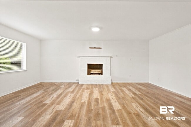 Building Photo - 509 Gayfer Ave