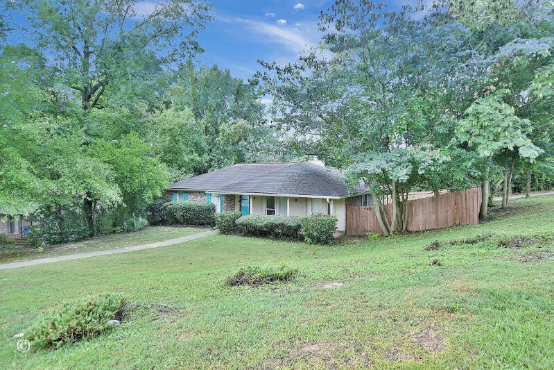 Building Photo - 4660 Woodmere Ln