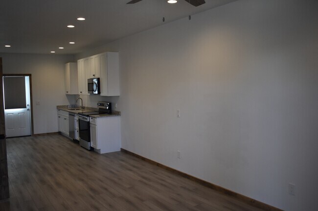 Building Photo - 316 Hatley Dr