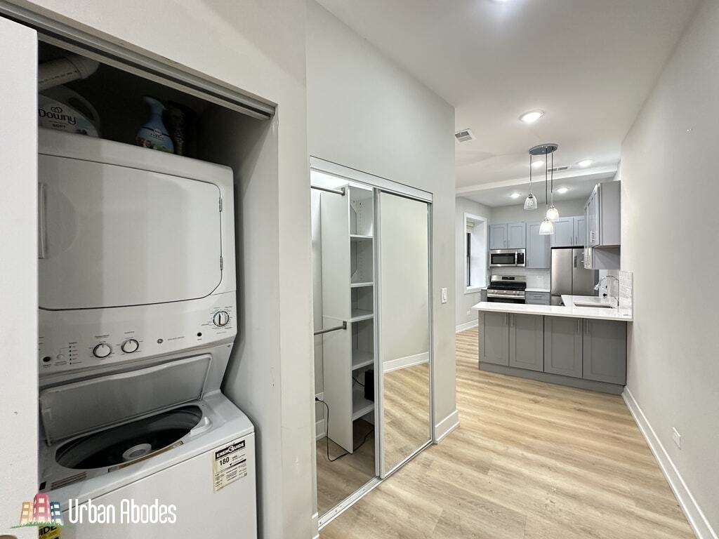 Building Photo - 445 W Belden Ave