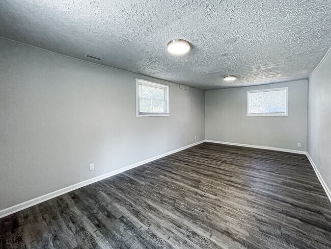 Building Photo - 449 Carol Dr