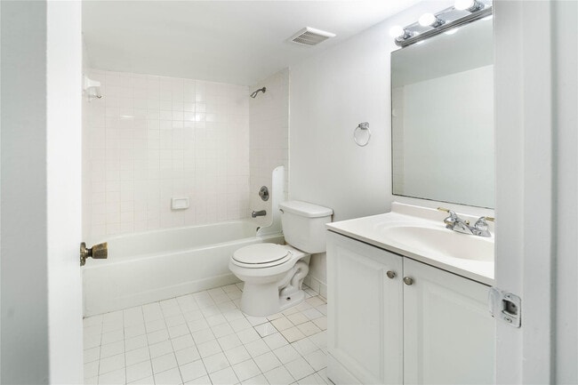 Building Photo - 1000 Constitution Dr