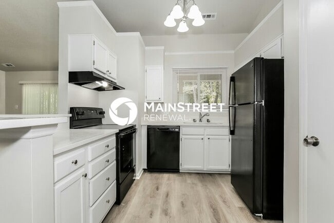 Building Photo - 3 Bedroom Pet-Friendly Home in GREENSBORO, NC with Main Street Renewal