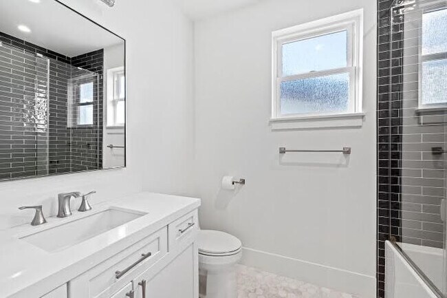 Building Photo - 165 22nd St