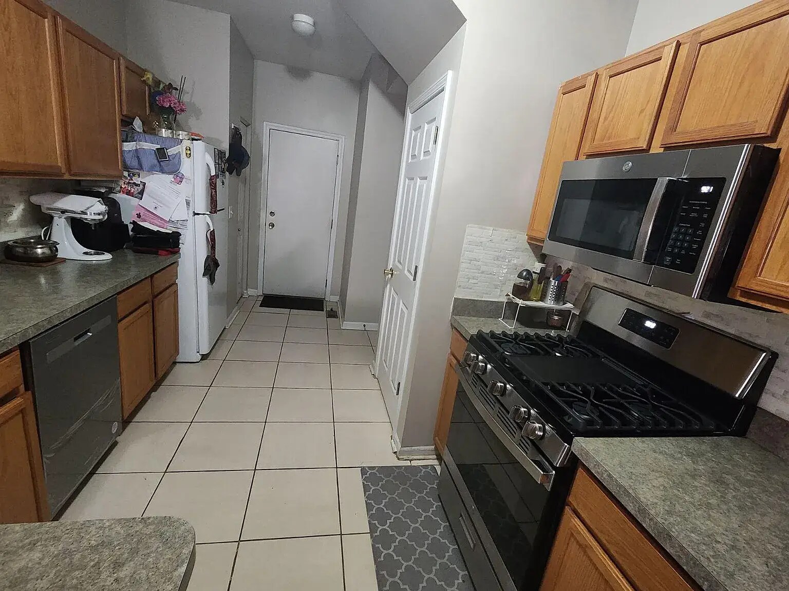 Kitchen - 1738 Windward Ave