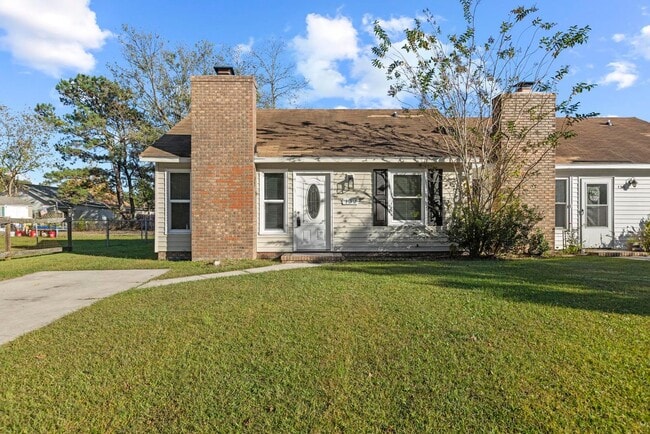 Primary Photo - 130-132-132 Pine Crest Dr