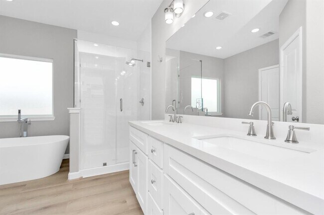 Building Photo - 2347 Hoskins Dr