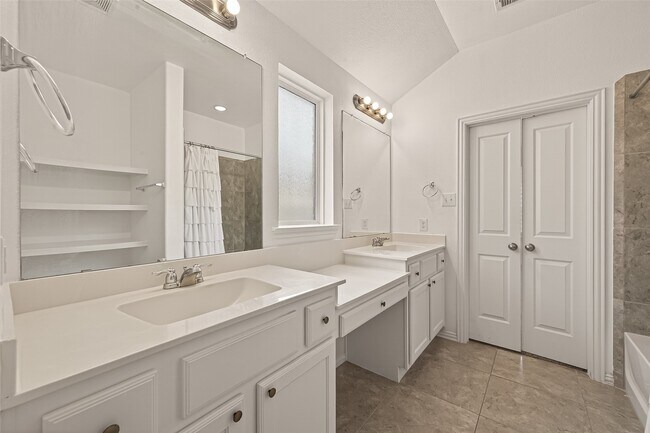 Building Photo - 16039 Cypress Farms Dr