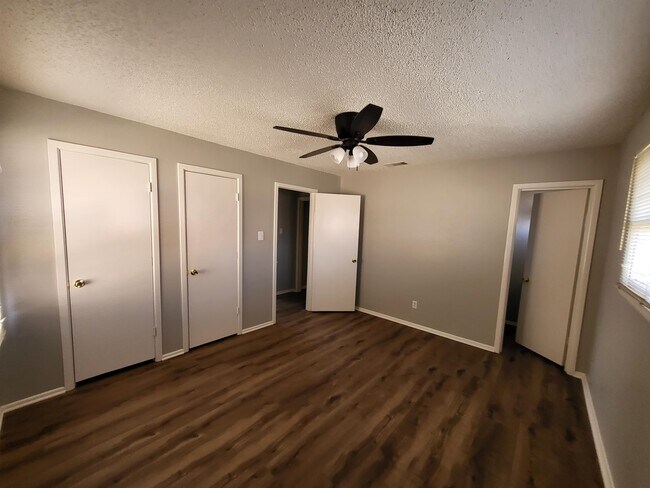 Building Photo - 3309 Thomas Ave