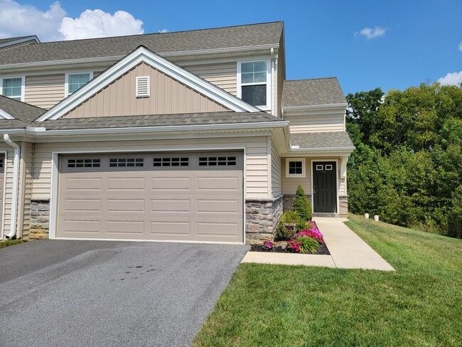 Building Photo - 30 Rollins Ln