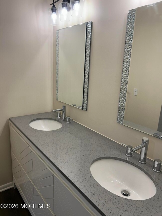 Building Photo - 1021 Waters Edge Dr