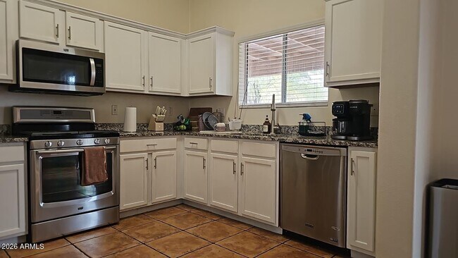 Building Photo - 2174 W Roundwood Pl