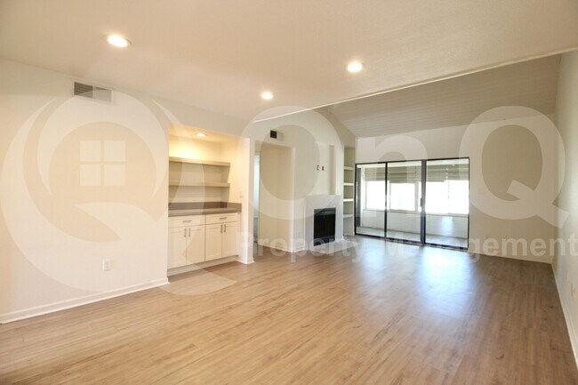 Building Photo - 5998 N 78th St