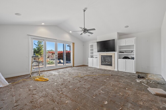Building Photo - 143 Pine Lake Dr