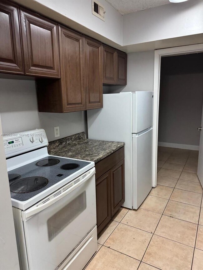 Building Photo - 5780 Rock Island Rd