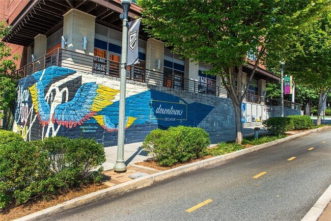 Building Photo - 408 Sycamore Dr