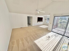 Building Photo - Charming 3-Bedroom, 2.5-Bathroom Condo in ...