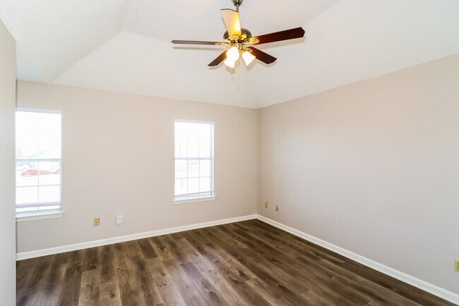 Building Photo - 6997 Luxor Ln