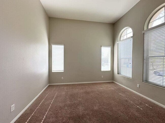 Building Photo - Beautiful two story house