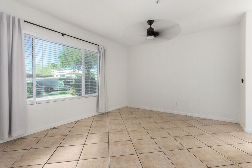 Building Photo - 1825 W Ray Rd