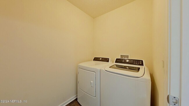 Building Photo - 3583 Shiner Dr